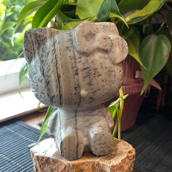 New Dendritic gemstone Hello Kitty sculpture figure